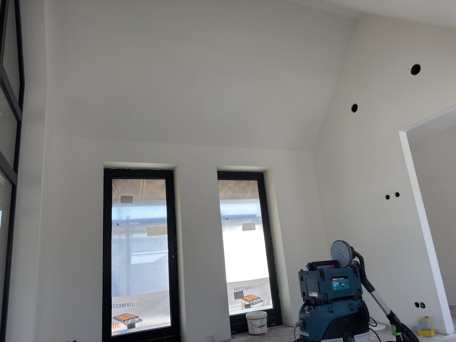 Kozijnen woonruimte afgewerkt door Skyline Afbouw in Holten (Afwerkingsklasse A)