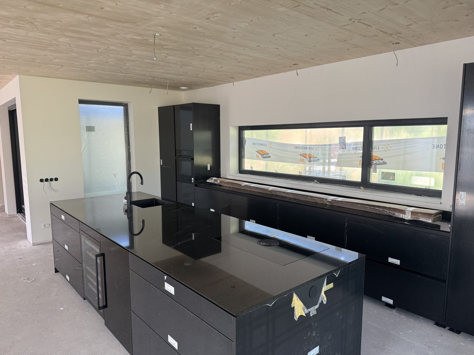 Keuken eiland afgewerkt door Skyline Afbouw in Holten (Afwerkingsklasse A)