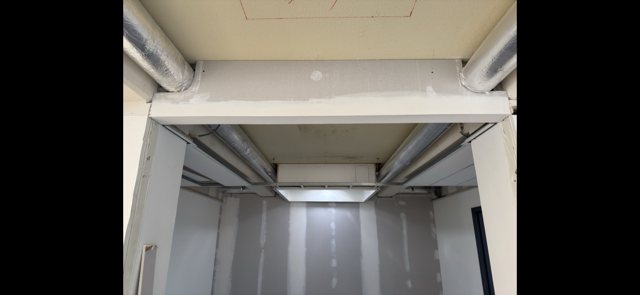 Kantoorruimte spachtelwerk - Skyline Afbouw